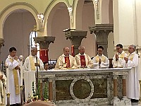 聖德肋撒堂舉行打開聖年聖門儀式